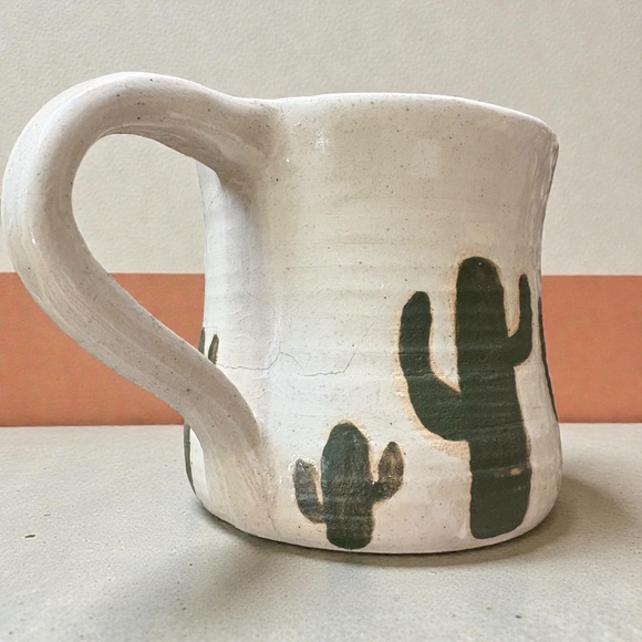 Vintage Cactus Mugs Studio Pottery Signed GEM 1975 Set Of 2 Black and Cream - Picture 7 of 15
